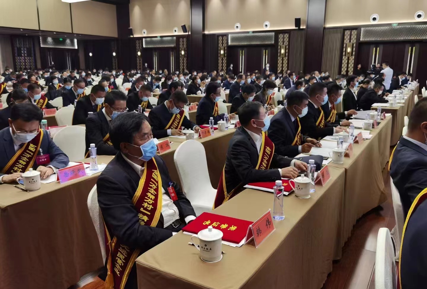 2020年12月,韓偉集團榮獲全國“萬企幫萬村”精準扶貧行動先進民營企業稱號.jpg 2020年12月,韓偉集團榮獲全國“萬企幫萬村”精準扶貧行動先進民營企業稱號.jpg