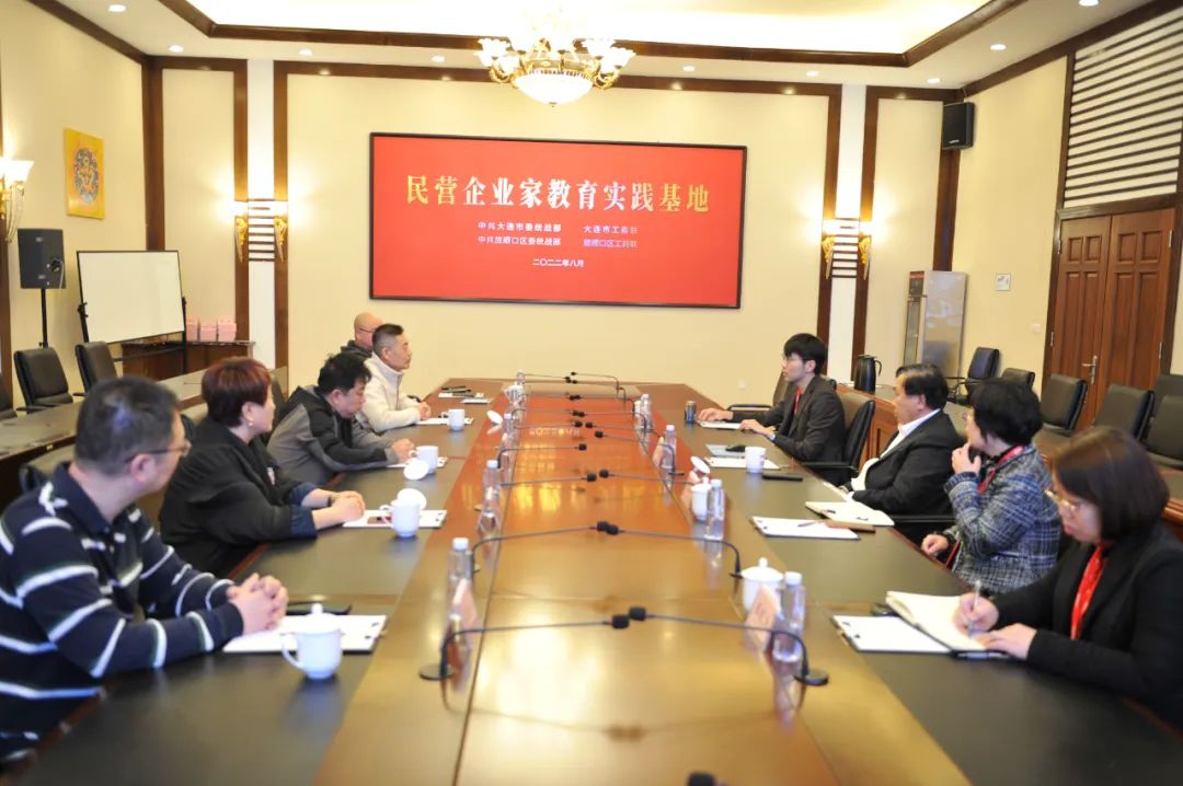 維龍中國、喀左縣政府一行到訪韓偉集團