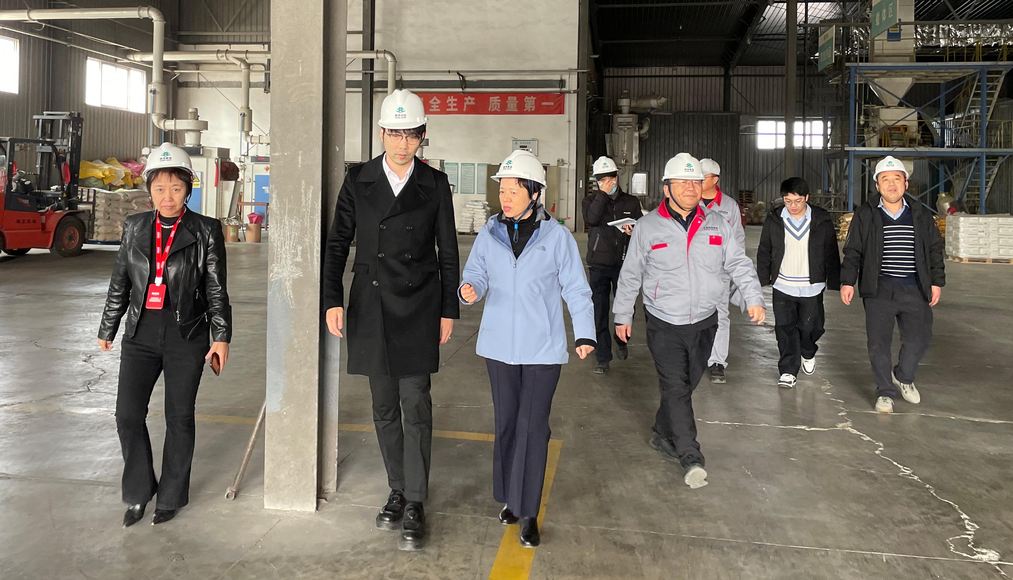 大連市農業農村局局長邢芳一行到韓偉集團進行安全生產檢查
